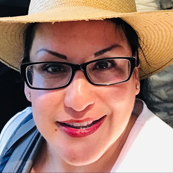 Meet your Posher, Dolores - Picture 1 of 1